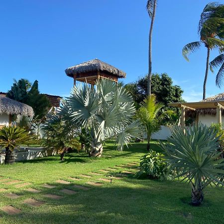 Tiki Pool's Bungalows Fortim Bagian luar foto