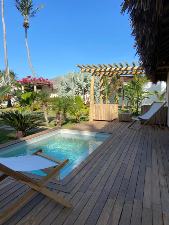 Tiki Pool's Bungalows Fortim Bagian luar foto